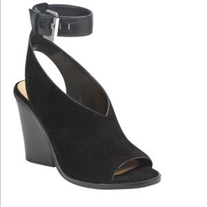 Marc Fisher LTD Vidal Peep Toe City Sandal!